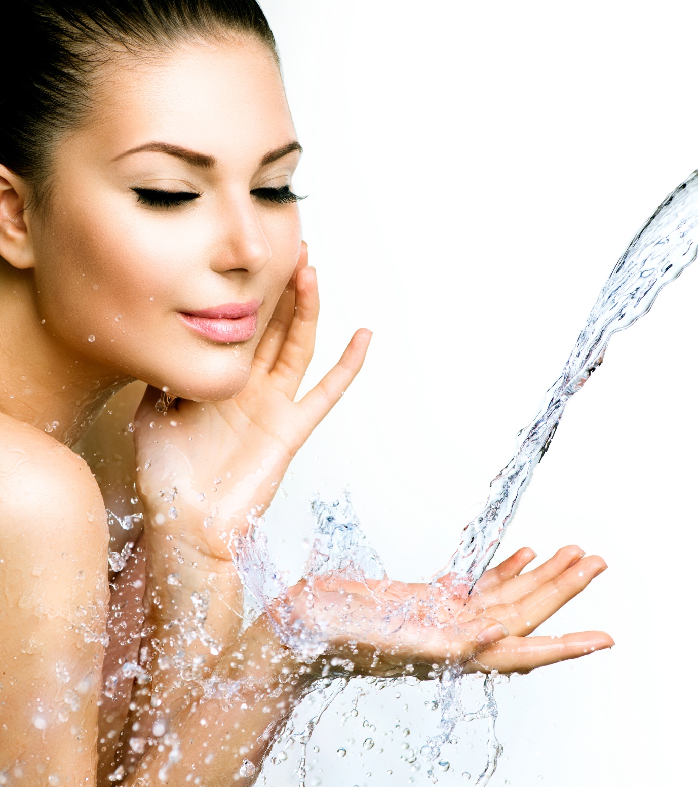 Acne Treatment Tips woman splashing face