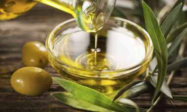 olive oil for face benefits