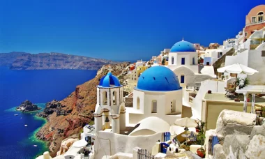 best time to travel to Greece